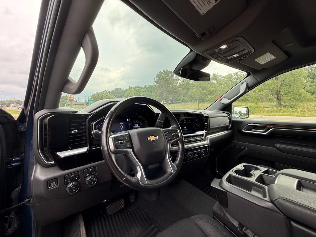 2023 Chevrolet Silverado 1500 LT - Photo 16