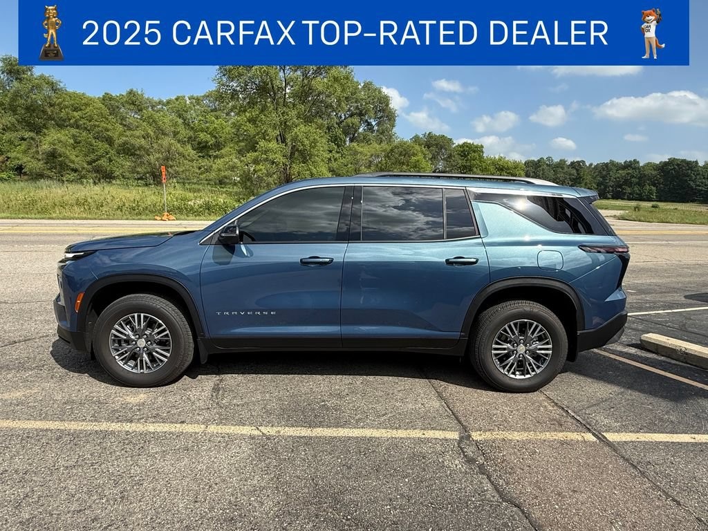 Used 2025 Chevrolet Traverse LT SUV