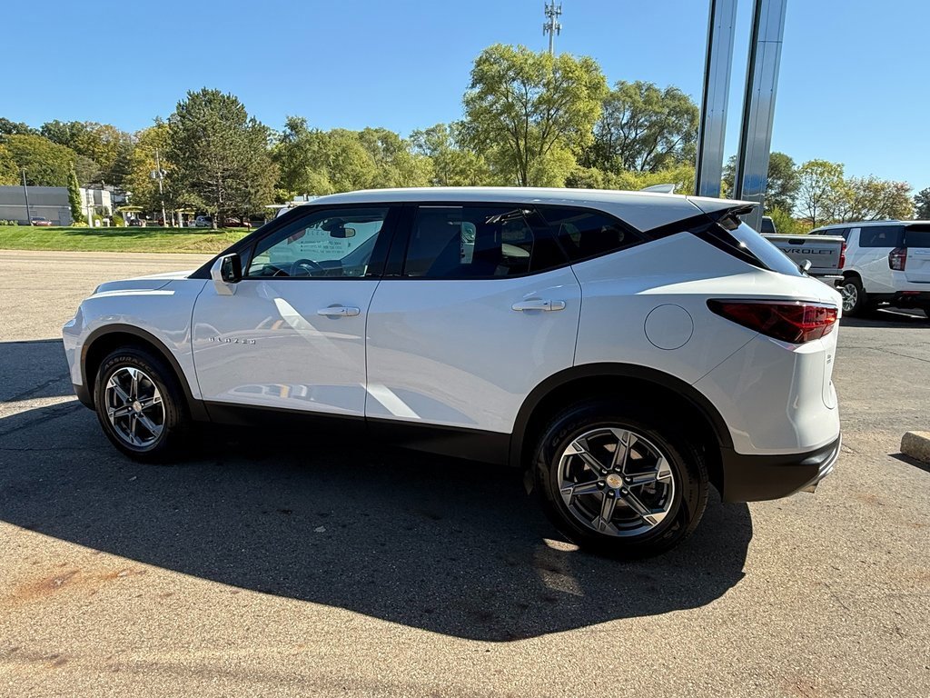2023 Chevrolet Blazer 2LT photo 3