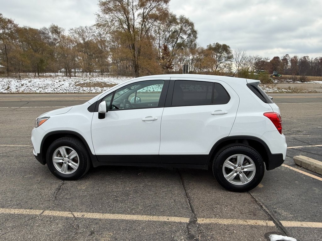 Used 2022 Chevrolet Trax LS with VIN KL7CJNSM3NB549532 for sale in Eaton Rapids, MI