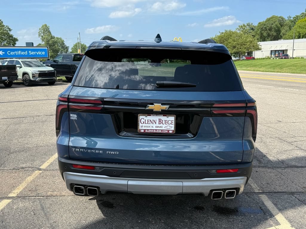 Used 2025 Chevrolet Traverse LT SUV