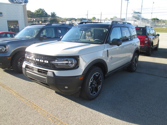 2025 Ford Bronco Sport Outer Banks photo 2