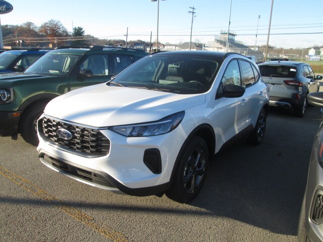 2026 Ford Escape ST-Line photo 4