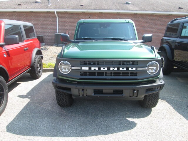 2024 Ford Bronco Black Diamond photo 2