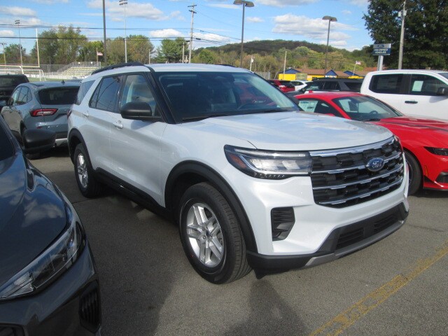 2026 Ford Explorer photo 2