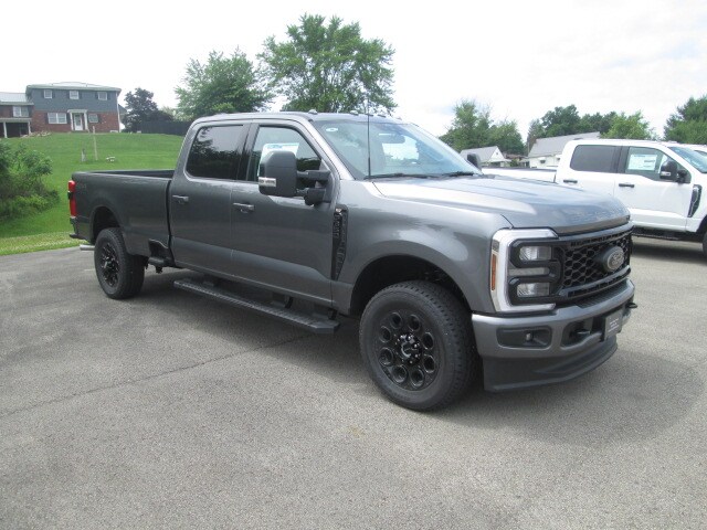 2025 Ford F-350 XLT photo 3
