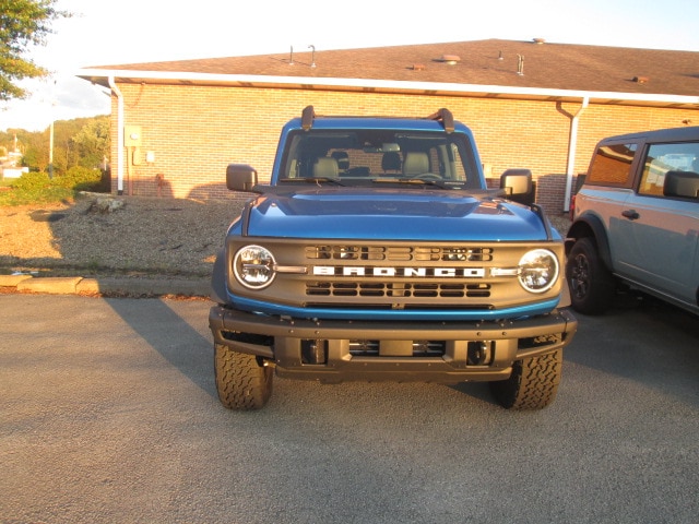 2024 Ford Bronco Black Diamond photo 2