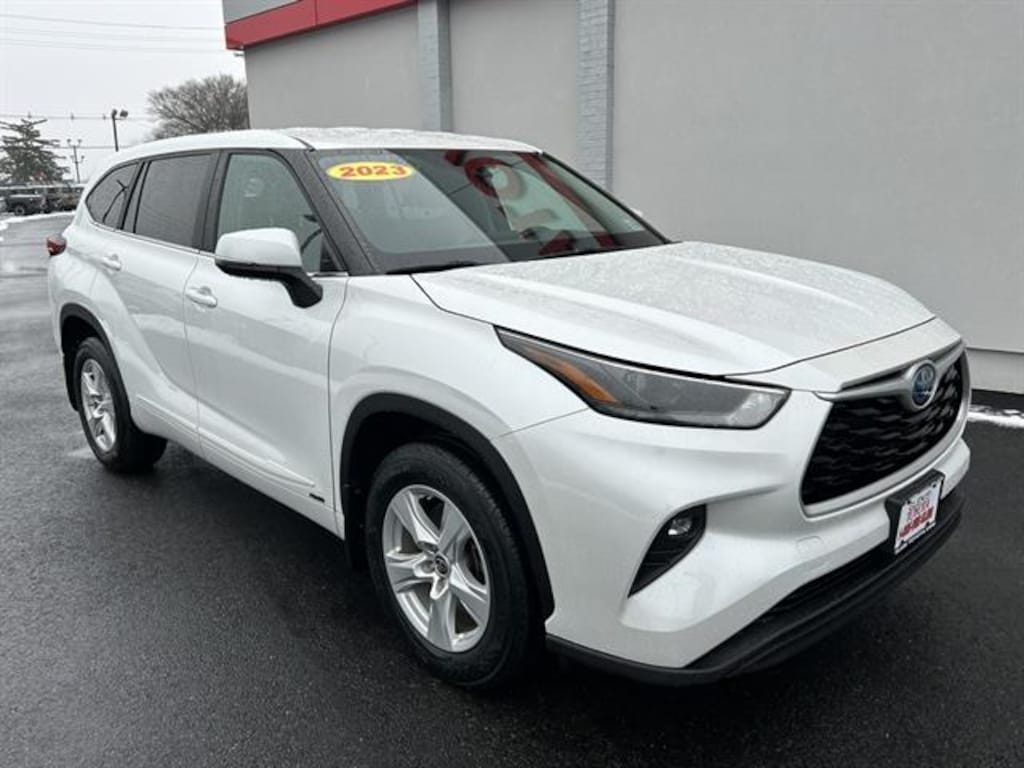 Used 2023 Toyota Highlander Hybrid LE SUV
