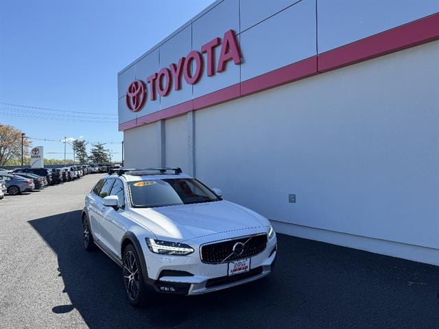 2019 Volvo V90 Cross Country