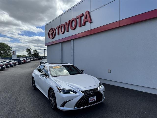 2025 Lexus ES 350 350's photo