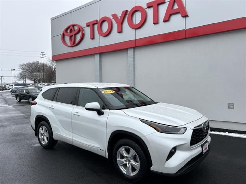 Used 2023 Toyota Highlander Hybrid LE SUV