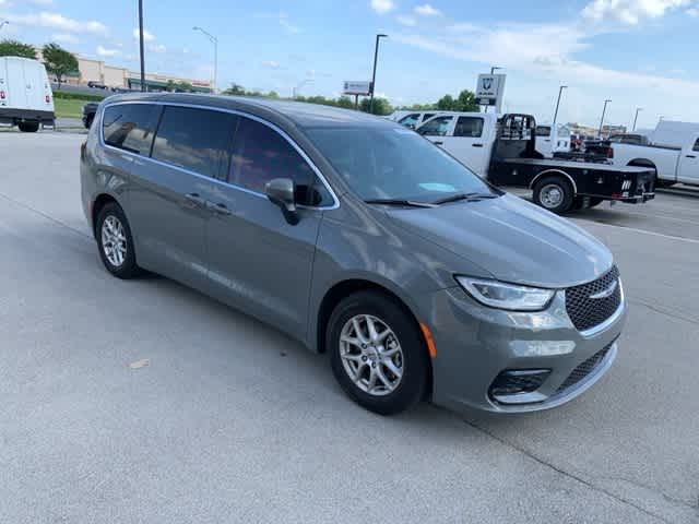 Thumbnail: 2023 Chrysler Pacifica - 22