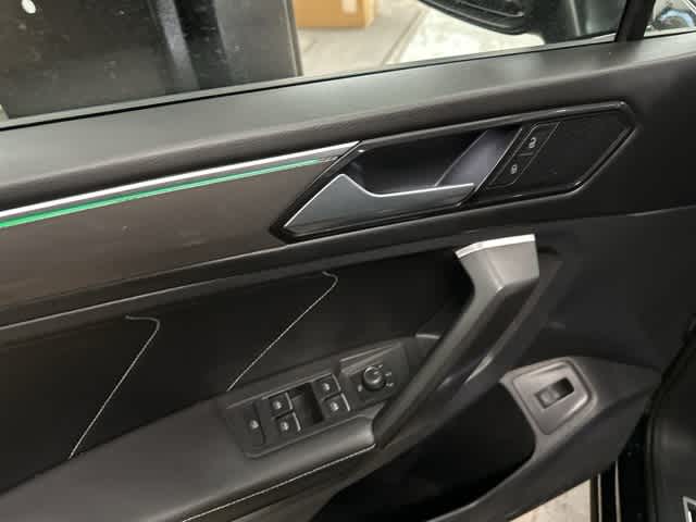 Thumbnail: 2022 Volkswagen Tiguan - 12