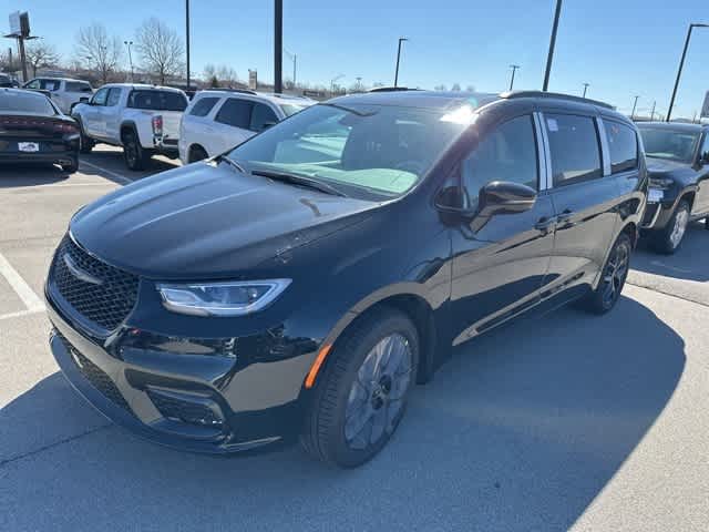 Thumbnail: 2026 Chrysler Pacifica - 2