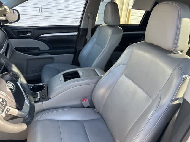 Thumbnail: 2014 Toyota Highlander - 4