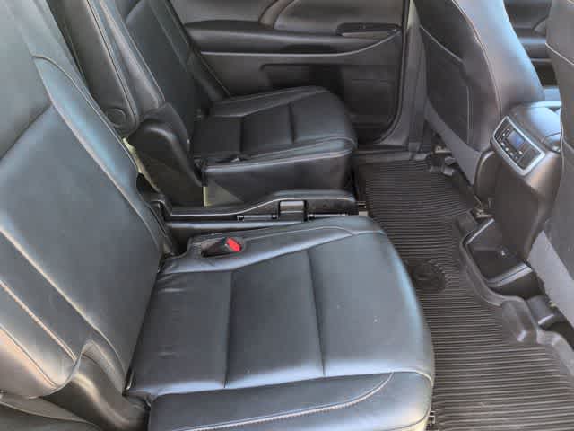 Thumbnail: 2017 Toyota Highlander - 22