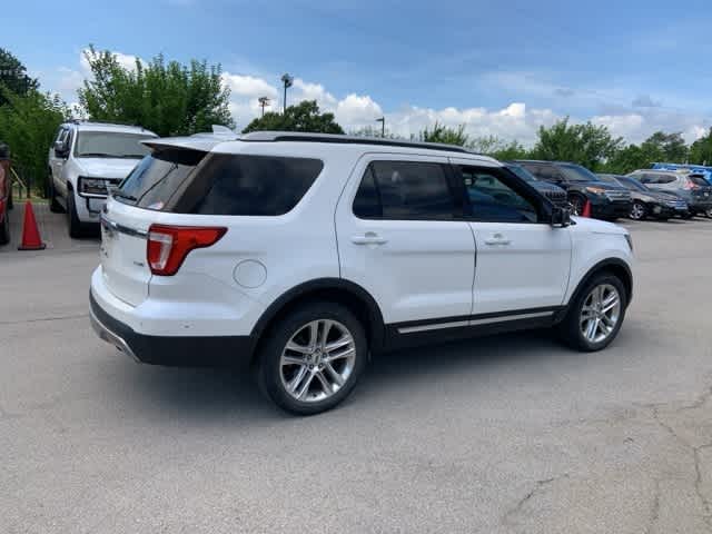 Thumbnail: 2016 Ford Explorer - 17