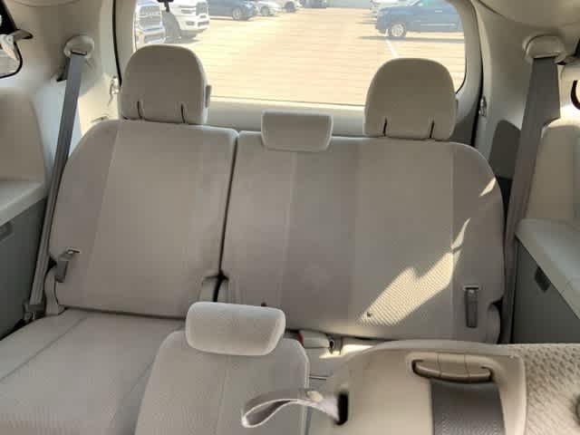 Thumbnail: 2014 Toyota Sienna - 9