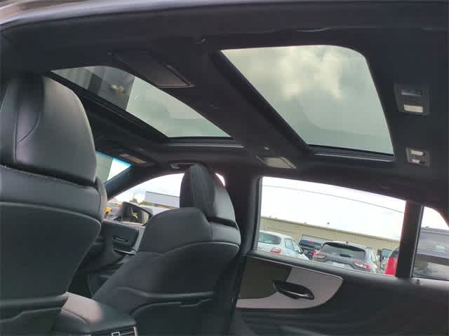 Thumbnail: 2022 Lexus LS - 21