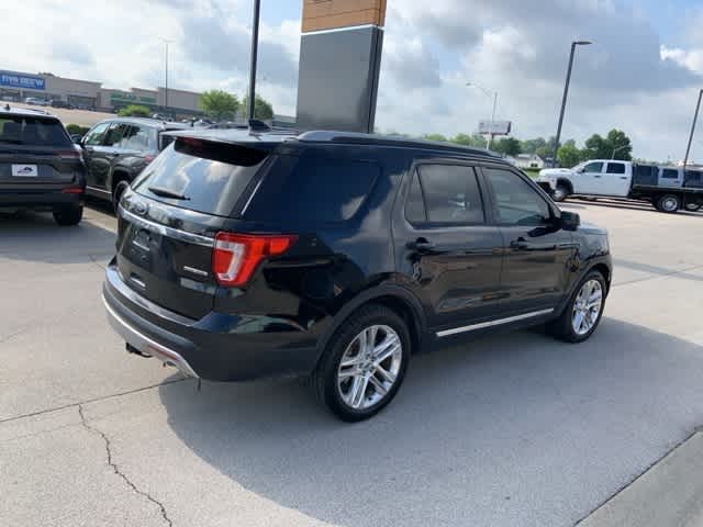 Thumbnail: 2016 Ford Explorer - 21