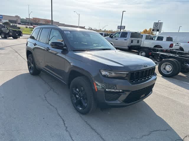 Thumbnail: 2025 Jeep Grand Cherokee - 17