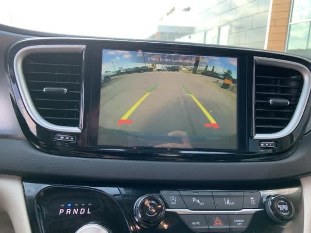 Thumbnail: 2023 Chrysler Pacifica - 6