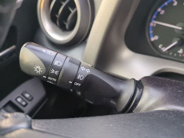 Thumbnail: 2017 Toyota RAV4 - 26