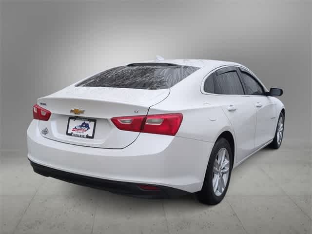 Thumbnail: 2017 Chevrolet Malibu - 8