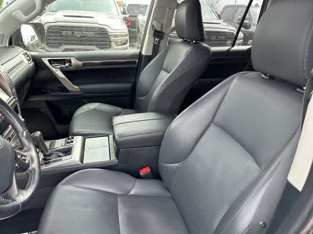 Thumbnail: 2015 Lexus GX - 3