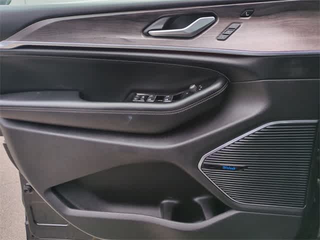 Thumbnail: 2022 Jeep Grand Cherokee - 32