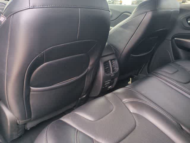 Thumbnail: 2019 Jeep Cherokee - 18