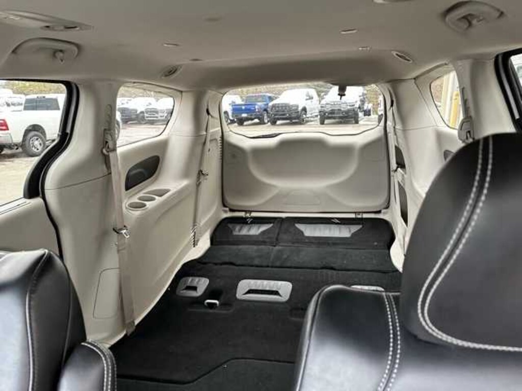 Certified 2023 Chrysler Pacifica Touring L Van