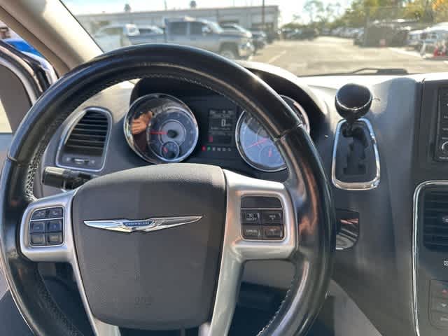 Thumbnail: 2012 Chrysler Town & Country - 5