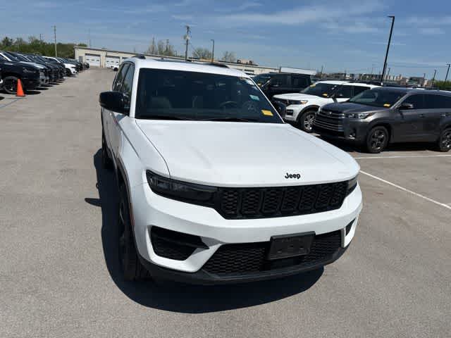 Thumbnail: 2023 Jeep Grand Cherokee - 23