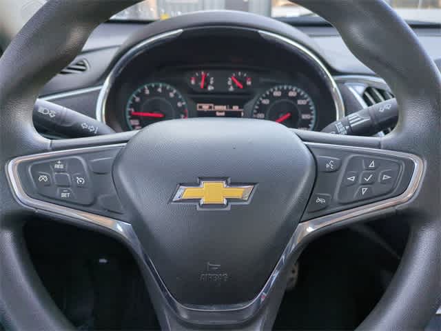 Thumbnail: 2017 Chevrolet Malibu - 23