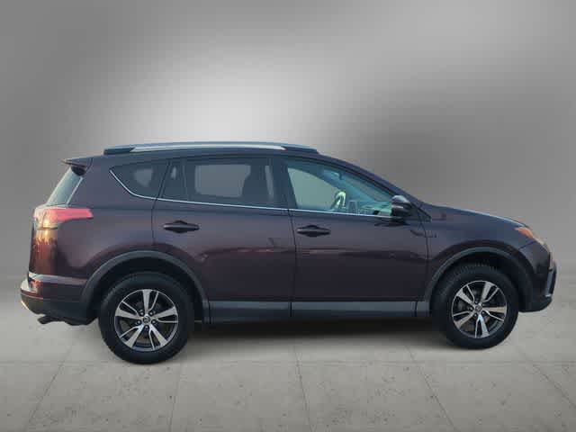 Thumbnail: 2017 Toyota RAV4 - 9