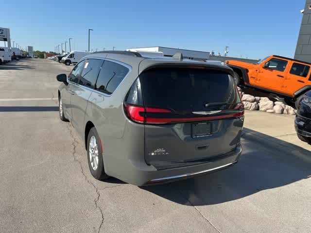 Thumbnail: 2022 Chrysler Pacifica - 18
