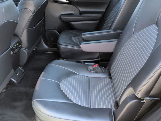 Thumbnail: 2021 Toyota Highlander - 20