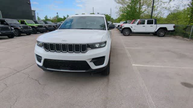 Thumbnail: 2026 Jeep Grand Cherokee - 3