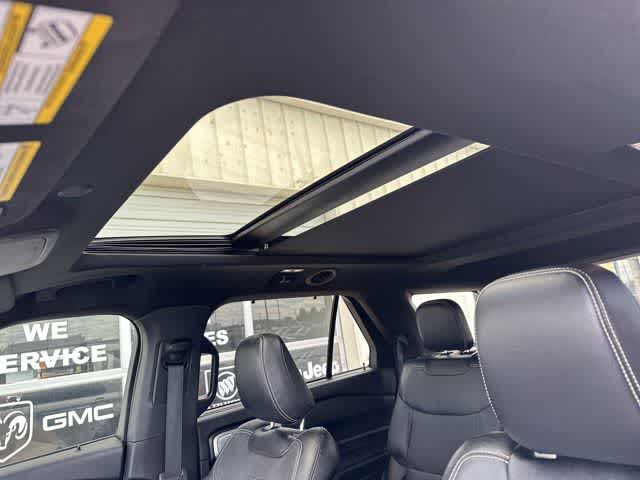 Thumbnail: 2020 Ford Explorer - 8
