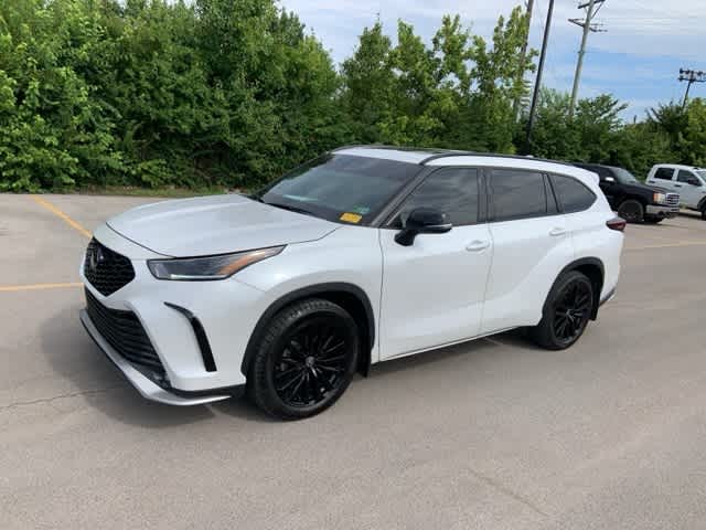 Thumbnail: 2023 Toyota Highlander - 17