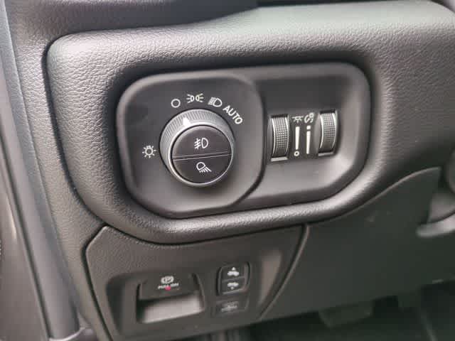 Thumbnail: 2026 RAM 1500 - 18