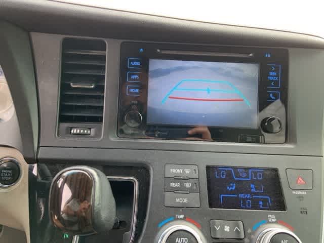Thumbnail: 2016 Toyota Sienna - 7