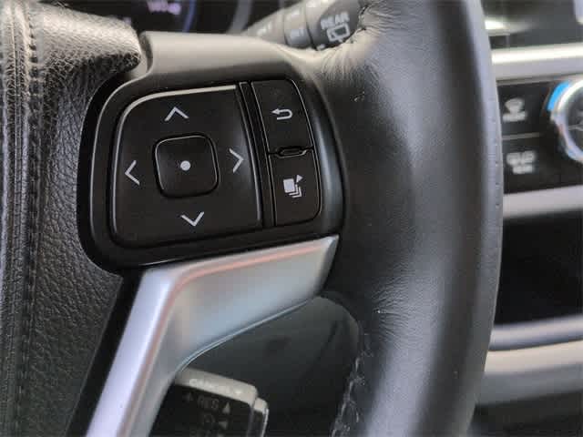 Thumbnail: 2014 Toyota Highlander - 27