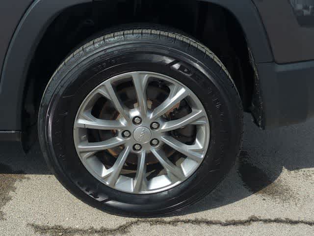 Thumbnail: 2019 Jeep Cherokee - 14