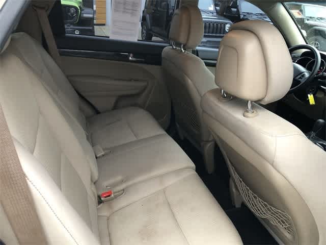 Thumbnail: 2011 Kia Sorento - 28