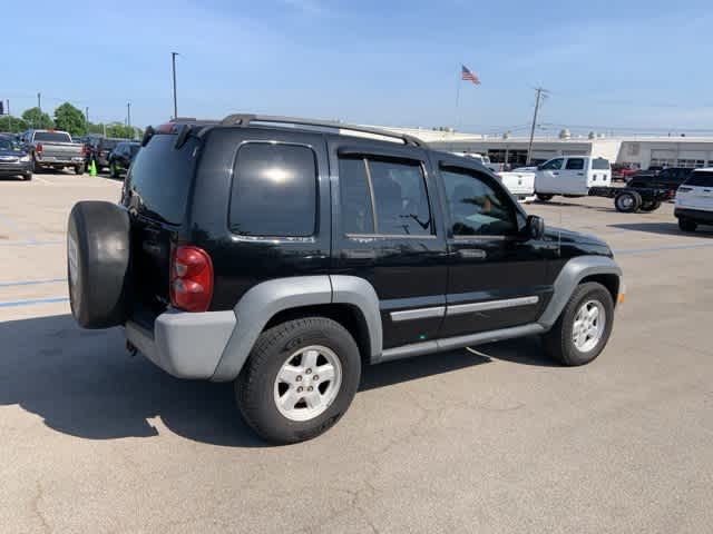 Thumbnail: 2005 Jeep Liberty - 18