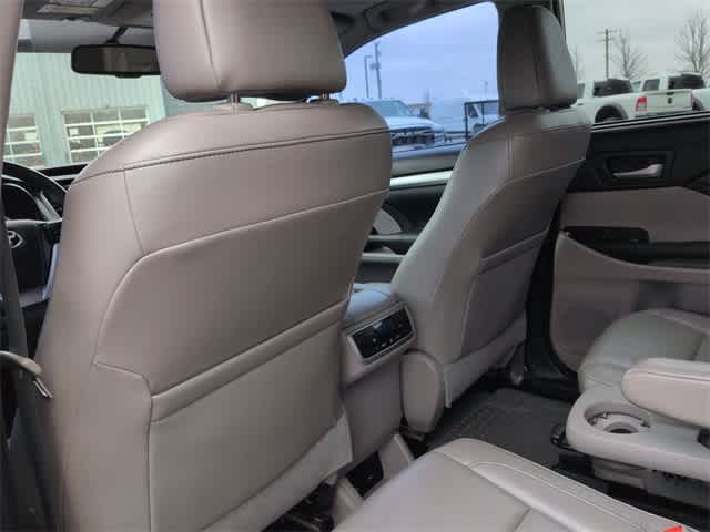 Thumbnail: 2014 Toyota Highlander - 19