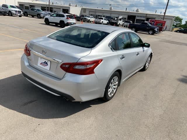 Thumbnail: 2018 Nissan Altima - 15