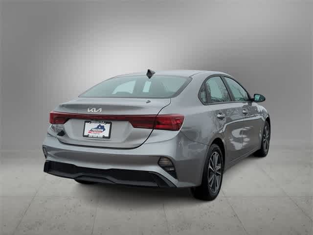 Thumbnail: 2023 Kia Forte - 8